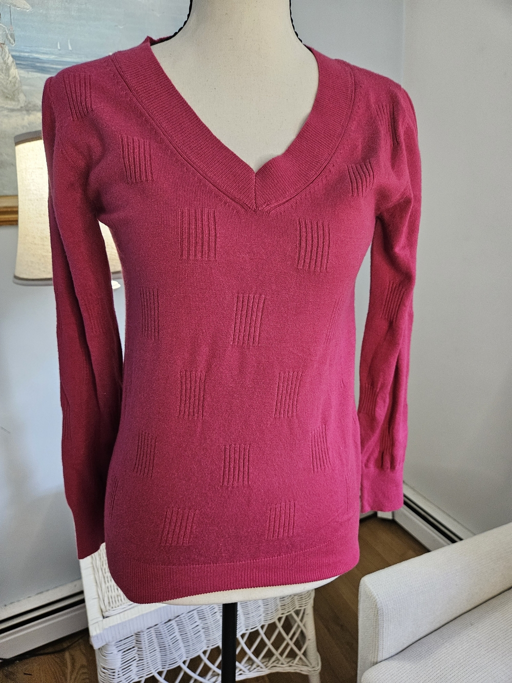Women's V-Neck Textured Sweater - Burgandy P41